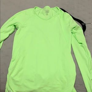 A cute long sleeve tight fitted Athelta top